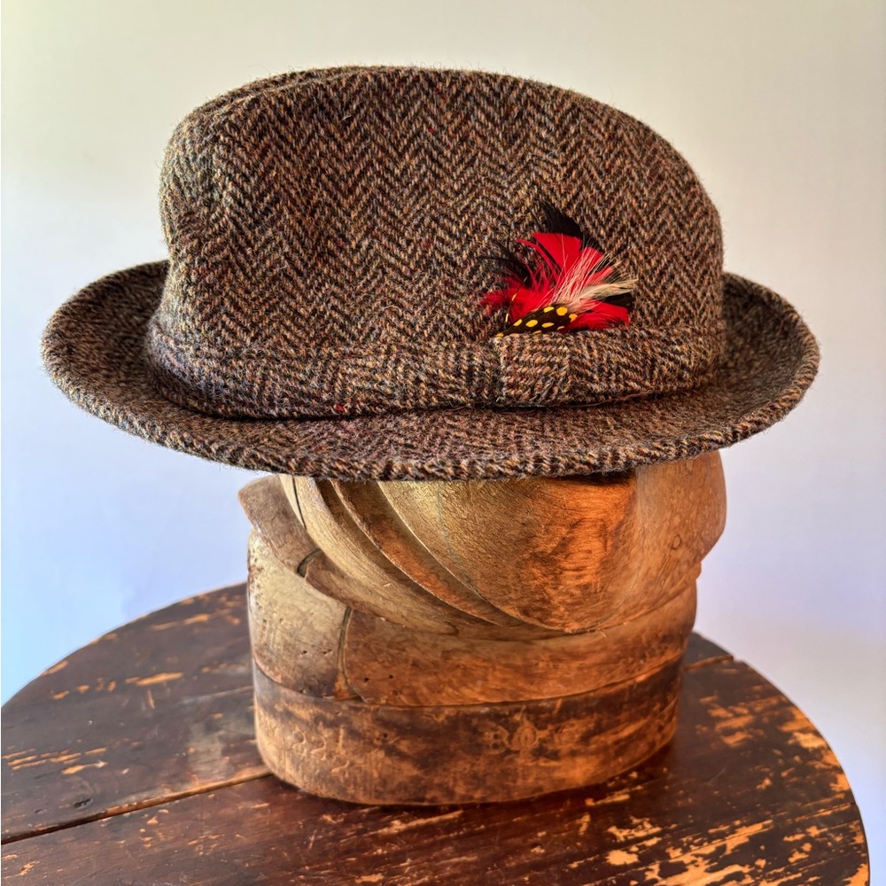 Vintage Harris Tweed Fedora with Feather Accent. Size Small 6 3/4-7/8. Elegant!